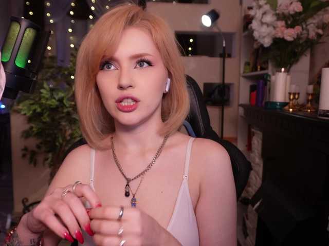 ChristieWade's BongaCams show and profile