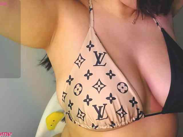 Zoebolton1 webcam