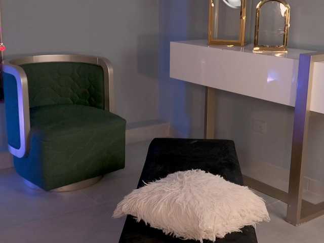 MadelineFox's BongaCams show and profile