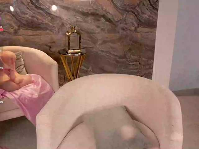 MadelineFox's BongaCams show and profile