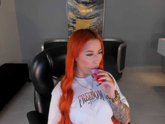 MadelineFox's BongaCams show and profile