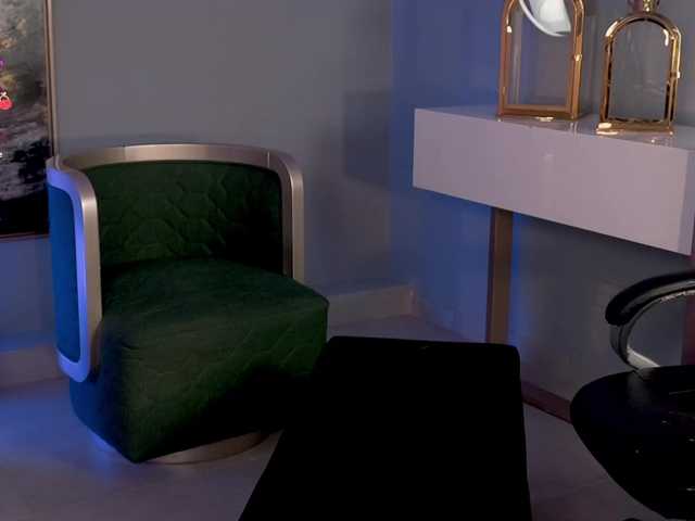 MadelineFox's BongaCams show and profile