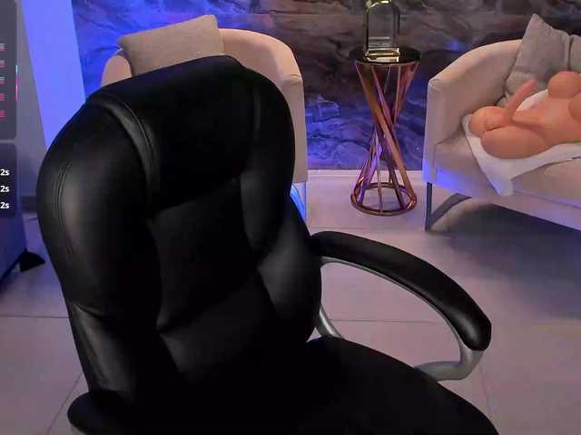  MadelineFox chat room