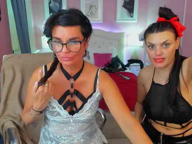 PenelopAndErica webcam