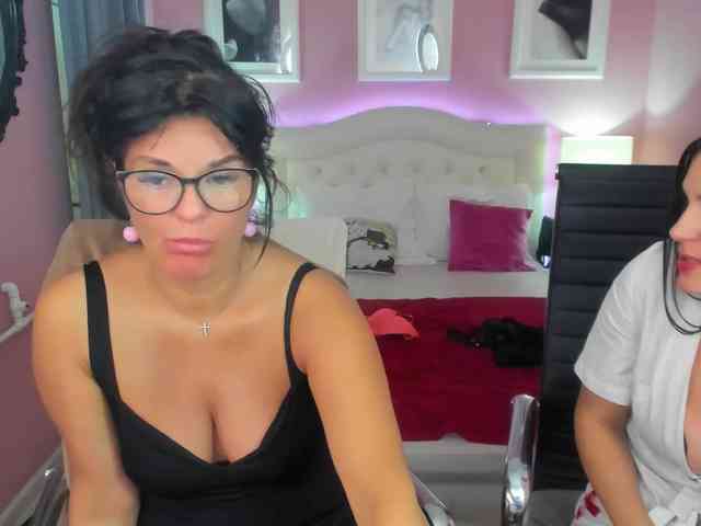 PenelopAndErica webcam