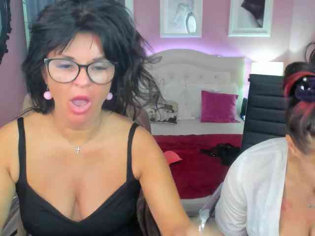 PenelopAndErica webcam