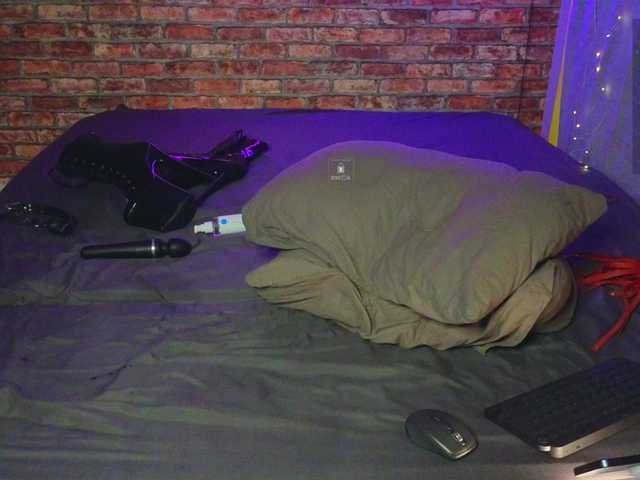 Fancymeee's BongaCams show and profile