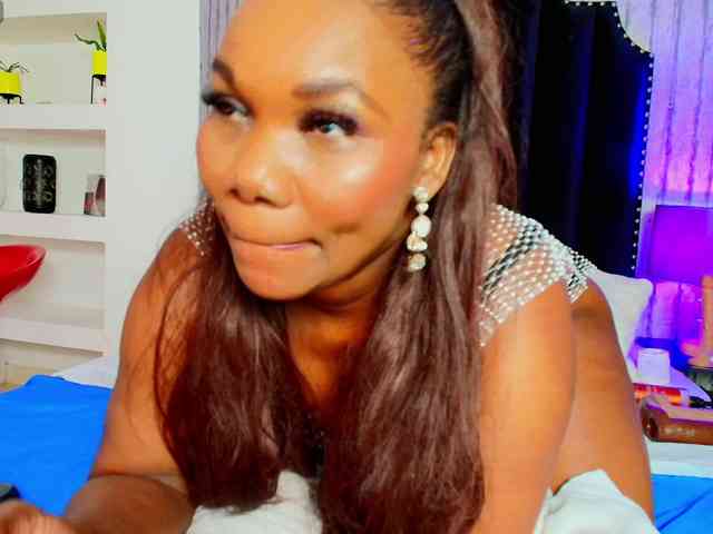 JelanyBankol Live Webcam on BongaCams