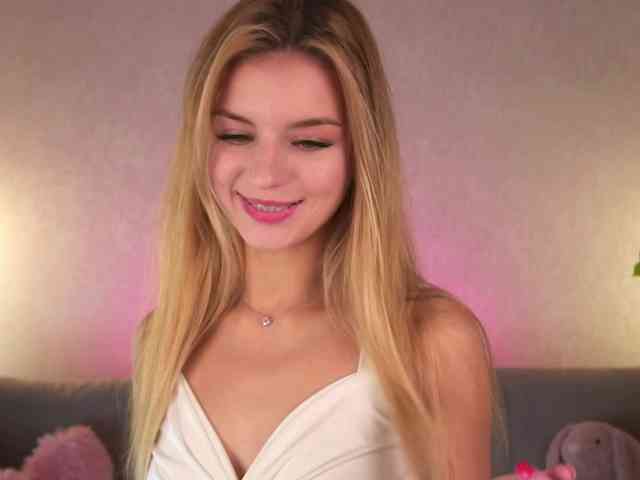 ilittleheara Live Webcam on BongaCams