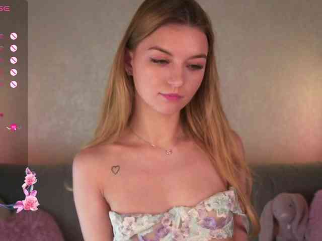 ilittleheara Live Webcam on BongaCams