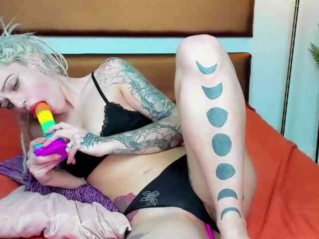 KatniseBabe KatniseBabe