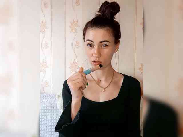 -Feral-Berry- webcam