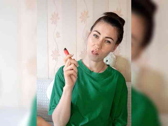 -Feral-Berry- webcam