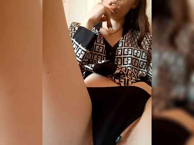 -Feral-Berry- webcam