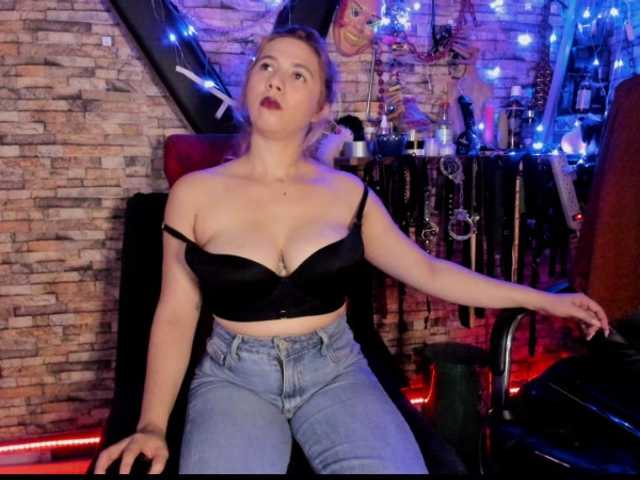 lukis01-luna0's BongaCams show and profile