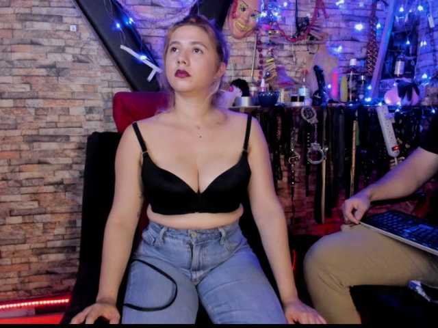 lukis01-luna0's BongaCams show and profile