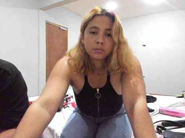 LunaLukisBdsm webcam