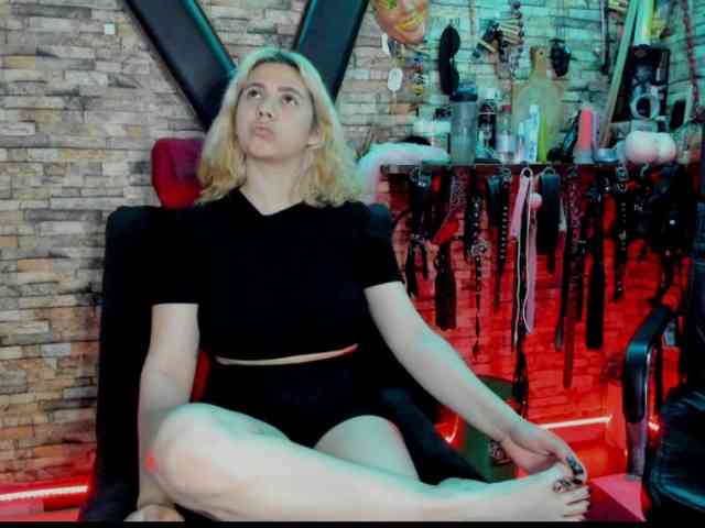 LunaLukisBdsm webcam