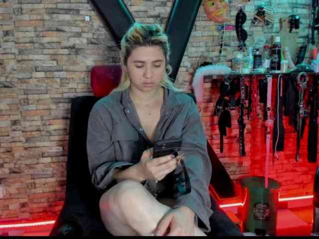 LunaLukisBdsm webcam