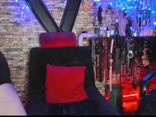 LunaLukisBdsm webcam