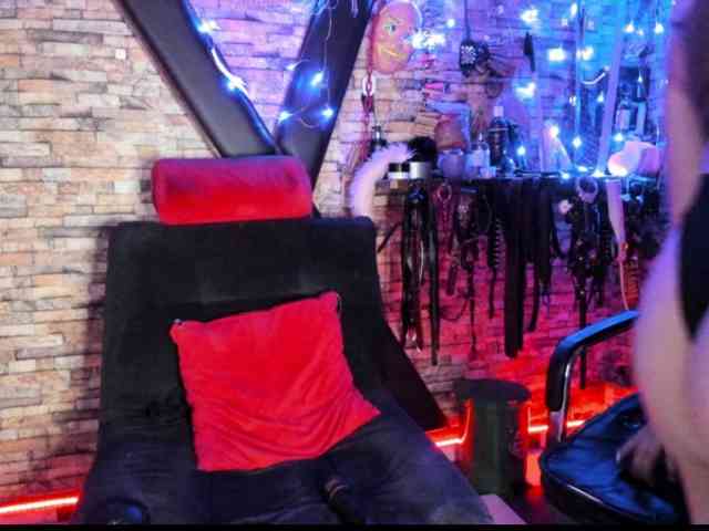 LunaLukisBdsm webcam