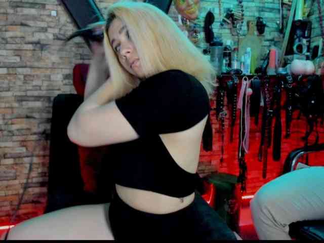 LunaLukisBdsm webcam