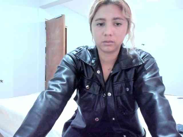 LunaLukisBdsm webcam