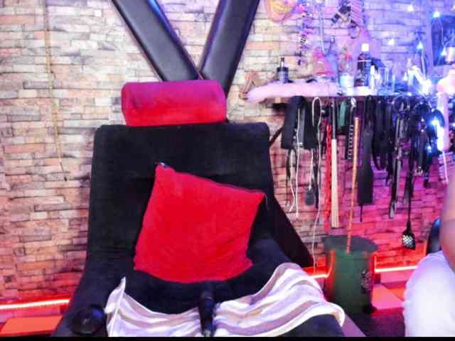 LunaLukisBdsm webcam