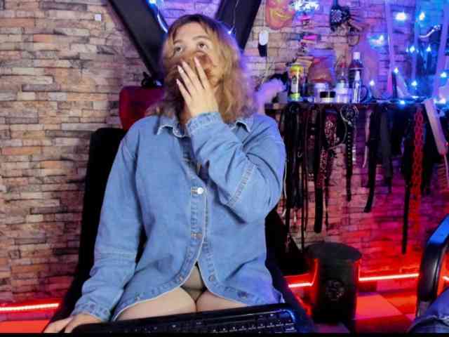 luna_lukis-1324 webcam