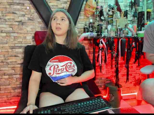 LunaLukisBdsm webcam