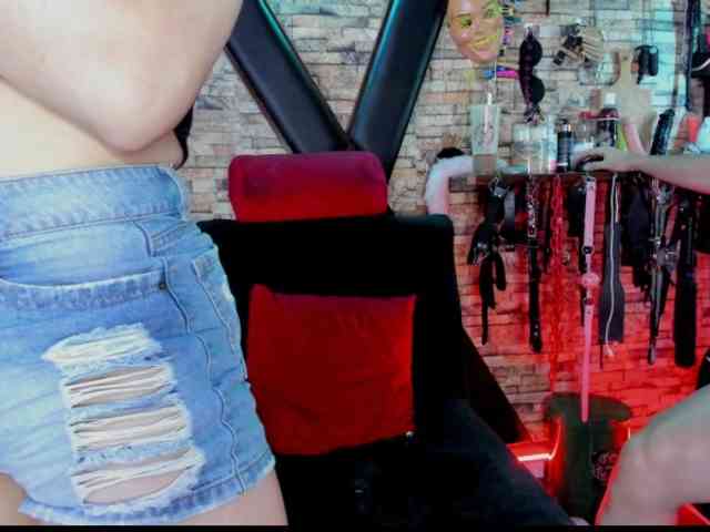 LunaLukisBdsm webcam