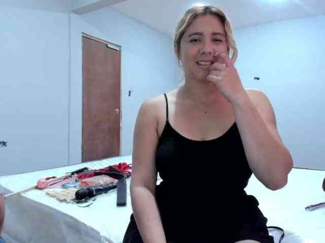 LunaLukisBdsm webcam