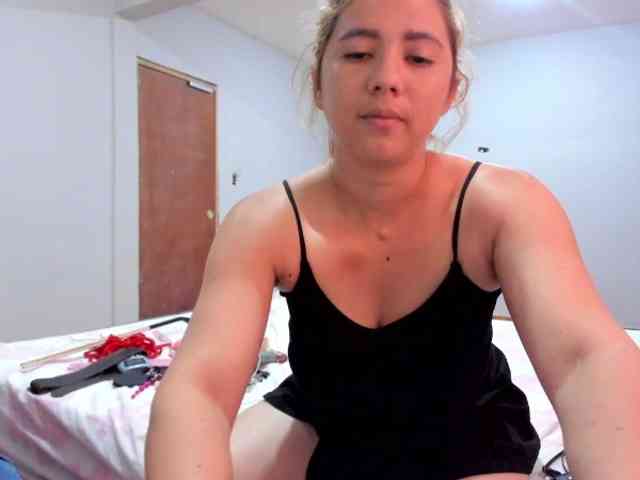 LunaLukisBdsm webcam