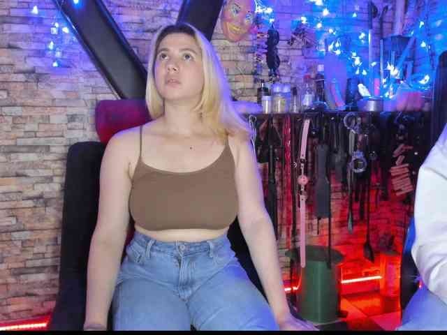 LunaLukisBdsm webcam