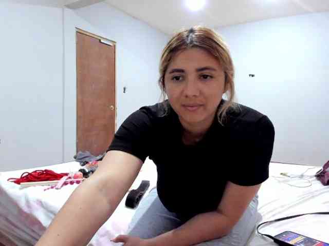 LunaLukisBdsm webcam