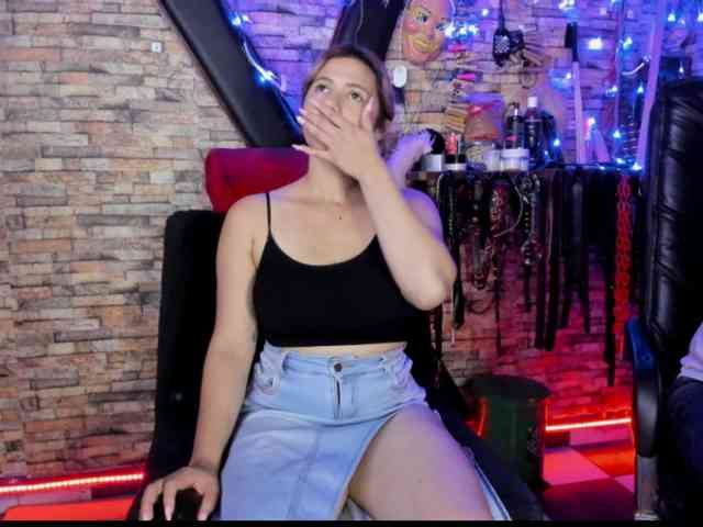 LunaLukisBdsm webcam