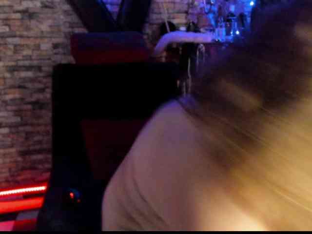 LunaLukisBdsm webcam