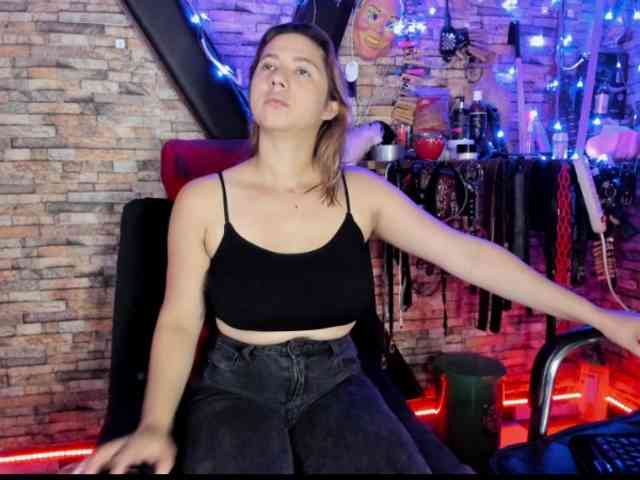 LunaLukisBdsm webcam