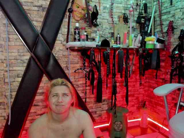 LunaLukisBdsm webcam