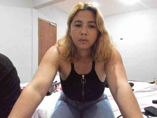 LunaLukisBdsm webcam