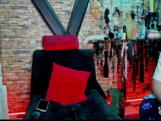 LunaLukisBdsm webcam