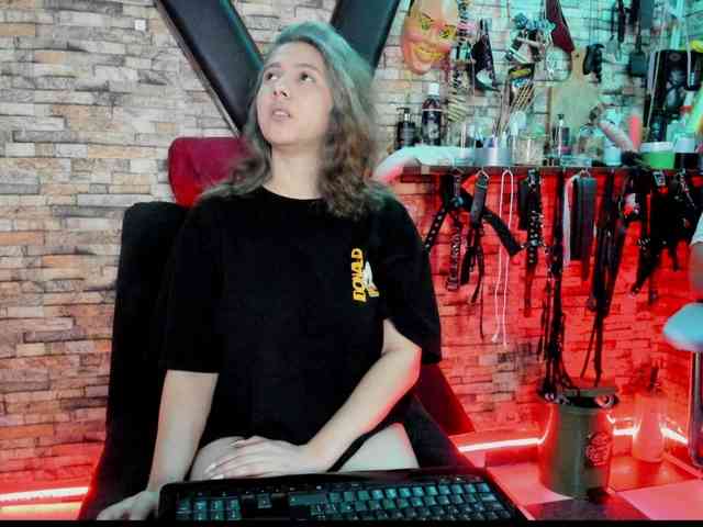LunaLukisBdsm webcam