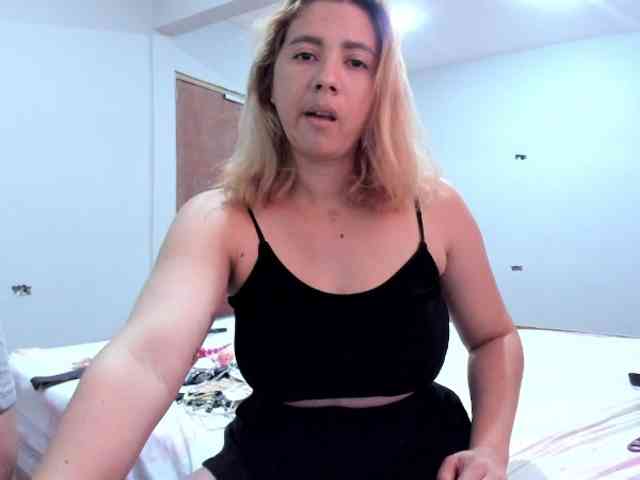 LunaLukisBdsm webcam