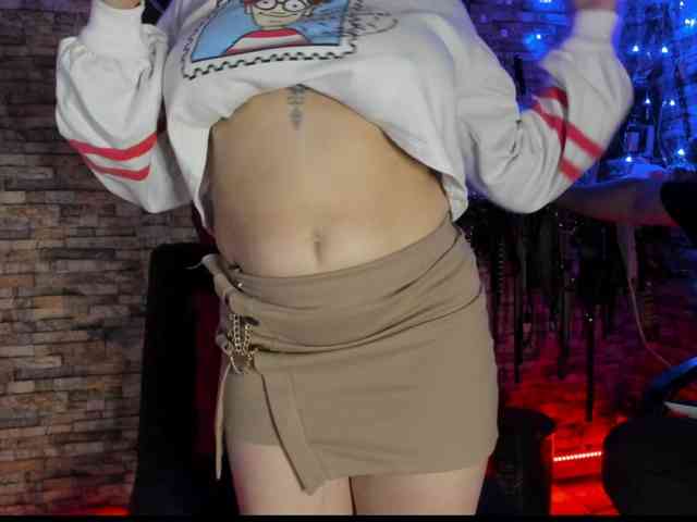 LunaLukisBdsm webcam