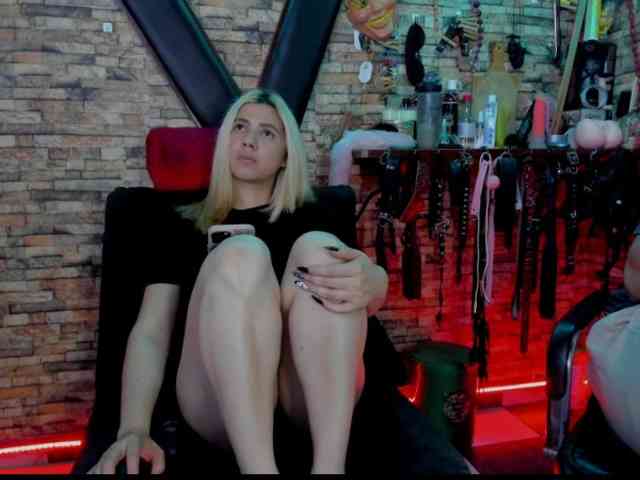 LunaLukisBdsm webcam