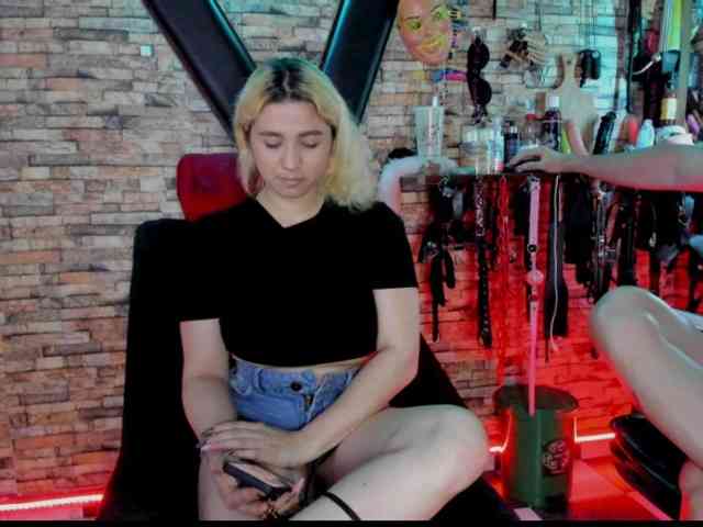 lukis01-luna0 Live Webcam on BongaCams