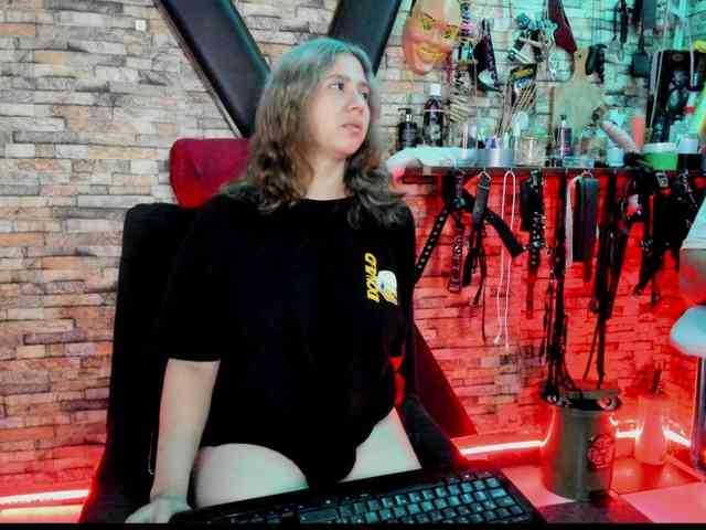 LunaLukisBdsm webcam