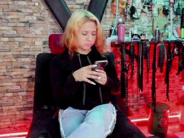 LunaLukisBdsm webcam