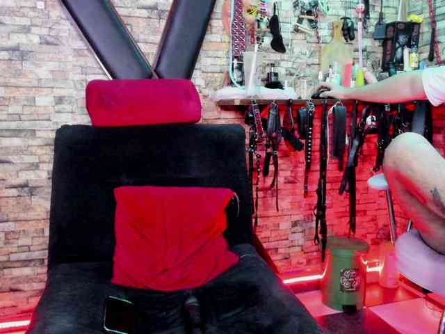 LunaLukisBdsm webcam