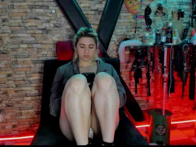 LunaLukisBdsm webcam